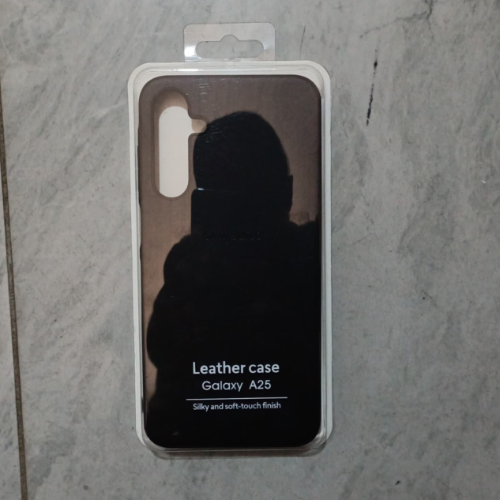 P30 PRO LEATHER CASE SILKY AND SOFT-TOUCH FINISH