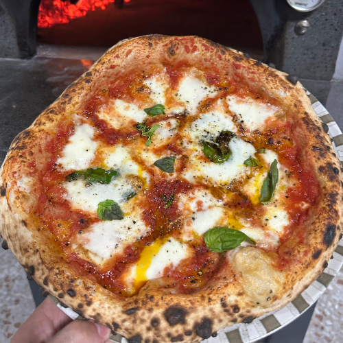 PIZZA PRÓVOLA E PEPE