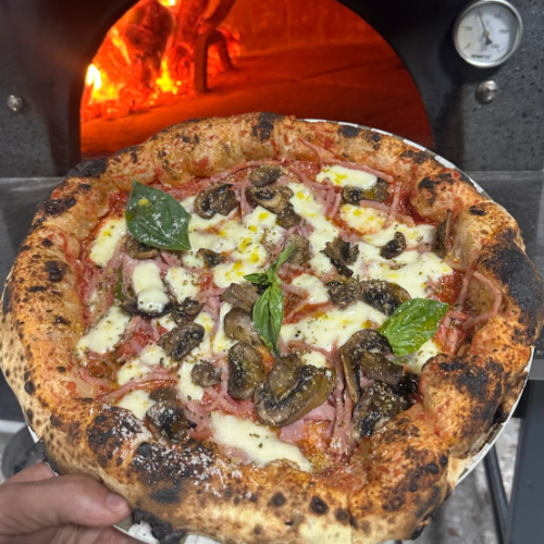 PIZZA PROSCIUTTO CON CHAMPIÑONES