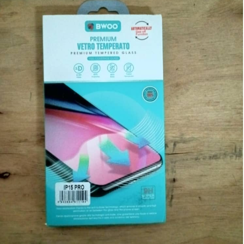 IPHONE 15 PRO 2.5D BWOO FULL GLUE TEMPERED GLASS