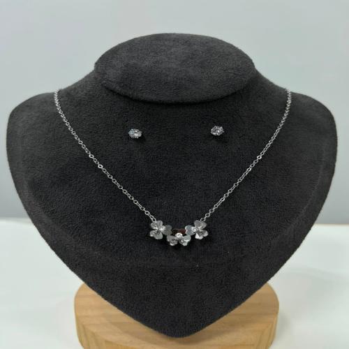 Silver flower necklace set