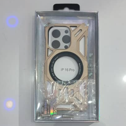 IPHONE 16 PRO BIG TANK METAL CASE WITH MAGSAFE