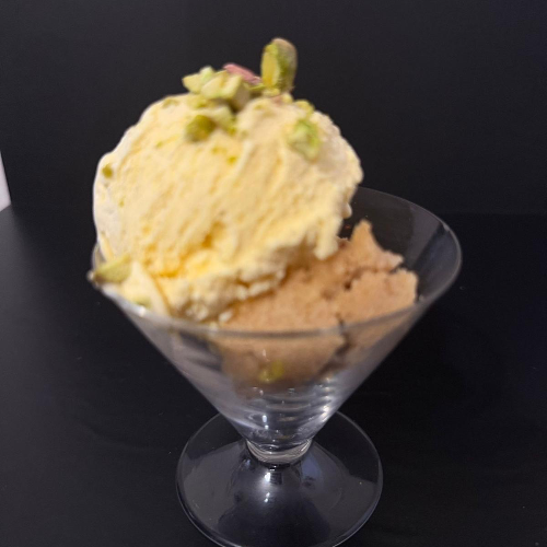 GÂTEAU À LA SEMOULE AVEC GLACE À LA VANILLE